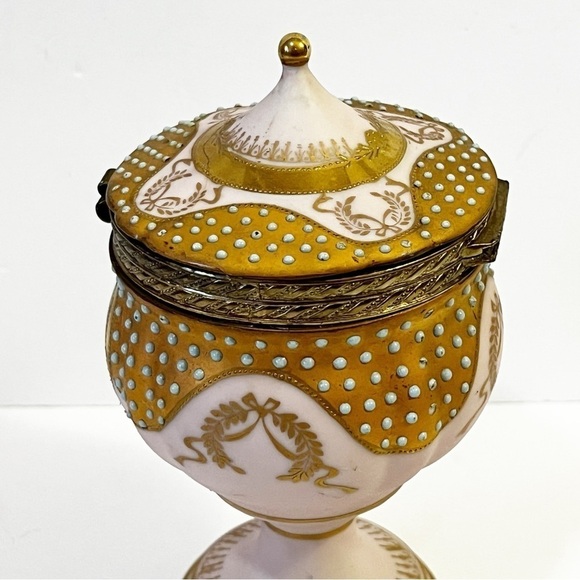 Lenwile Ardault 1940s Cameo Porcelain Pink Trinket Box Hinged Vanity Dresser - Picture 2 of 16